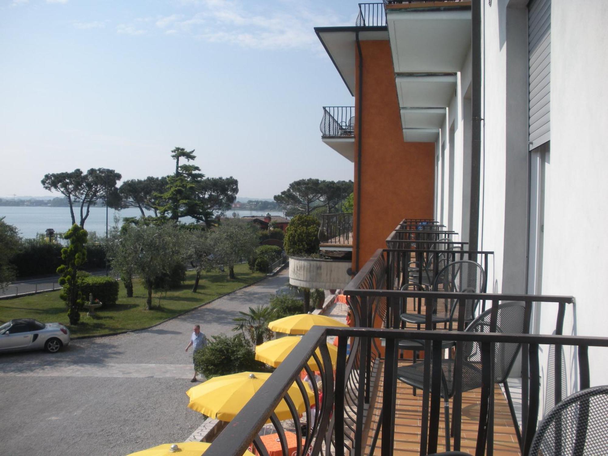 Hotel Mirabello Sirmione Exterior foto